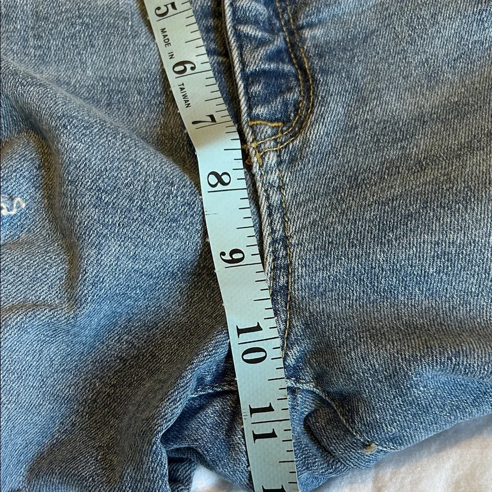 Classic Distressed Skinny Jeans in Blue size 4